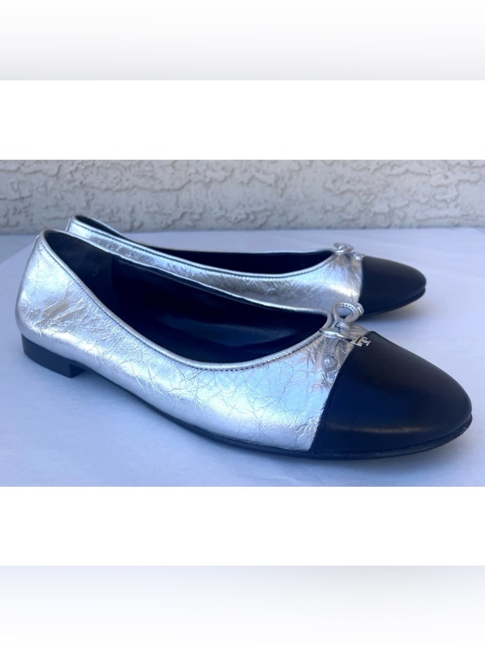 Tory Burch Womens Sz US 9.5 Leather Silver Black Cap Toe Bow Ballet Flats Shoes